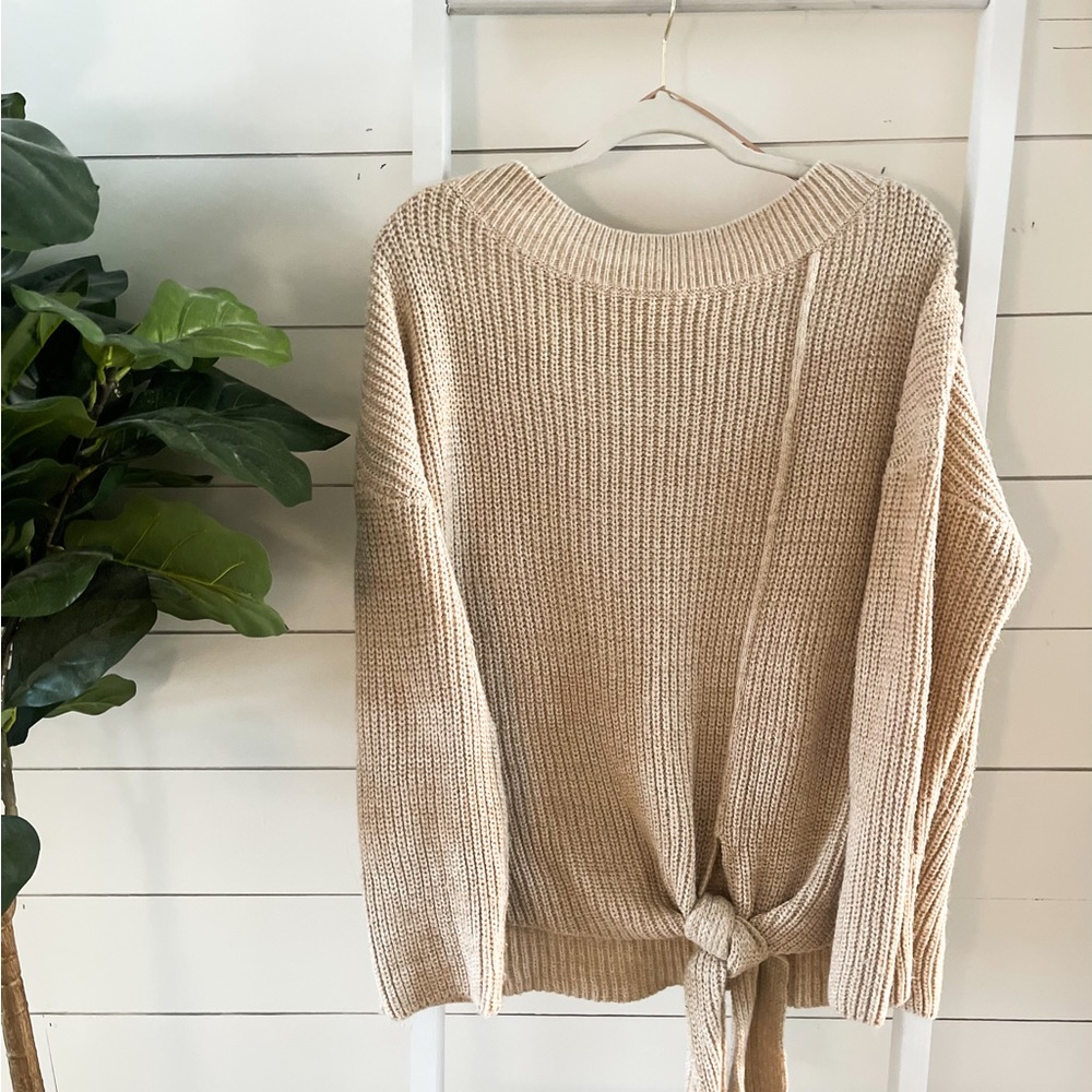 ILLA ILLA Boutique, Tan Sweater with Tie✨